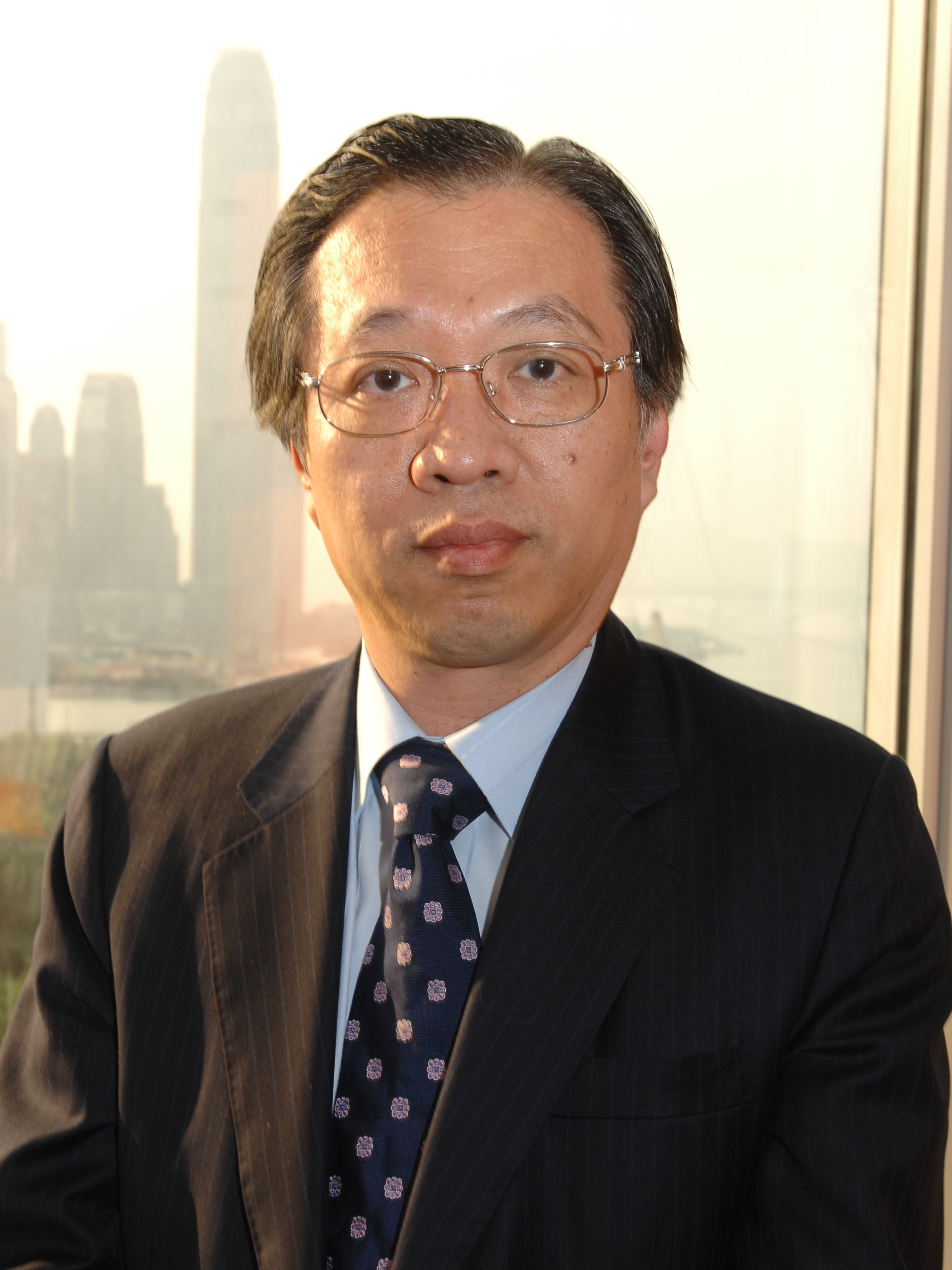 <p>Dr. CHENG Chun Ho</p>